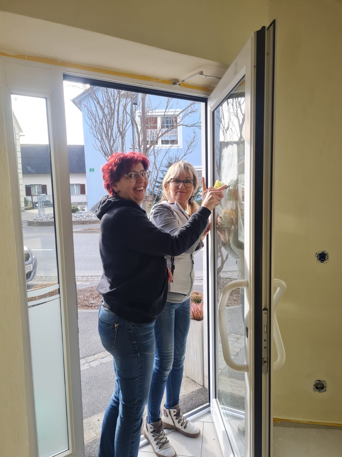 Mit Farbe arbeiten macht Spass-auch wenn es mal an den Wänden ist…